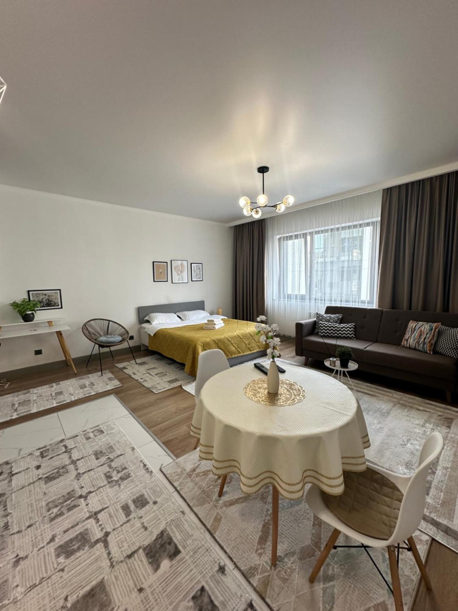 Студия В Теплых Тонах, Эксклюзив Almaty Exterior photo